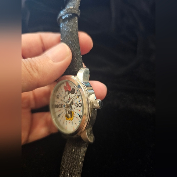 Disney Minnie Mouse Rock the Dots Silver Alloy Watch, Black Leather Strap NWOT - Picture 3 of 6